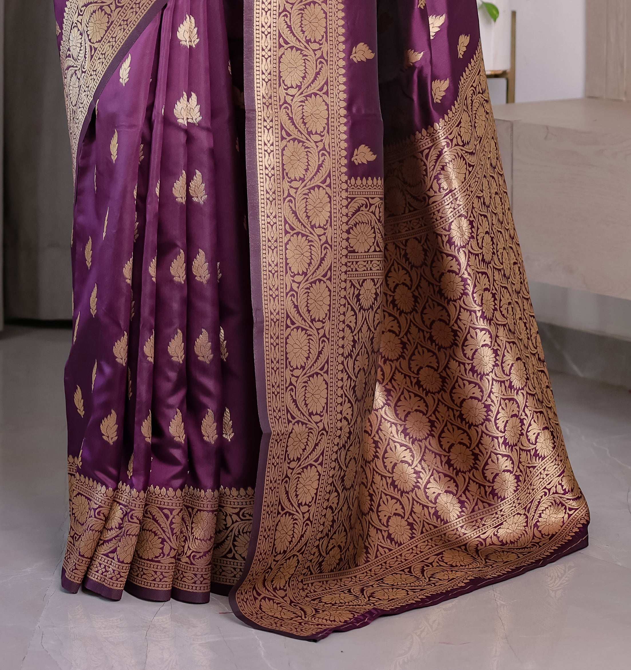 Royal Violet Pure Kanjivaram Silk Saree with Golden Zari Buttas & Rich Floral Border | 5.5m Saree + 0.8m Blouse Piece