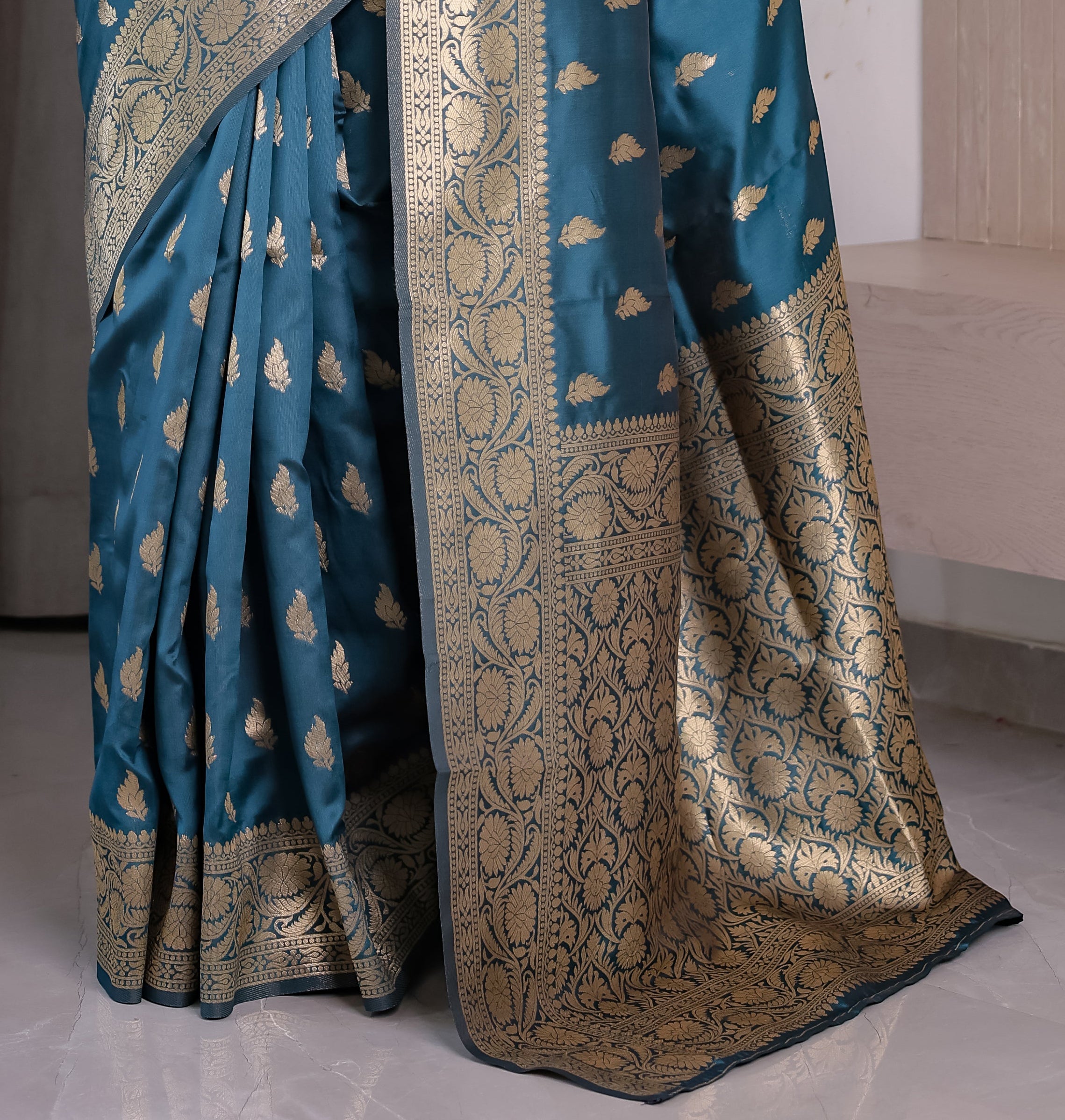 Peacock Blue Pure Kanjivaram Silk Saree with Gold Leaf Motifs & Ornate Floral Zari Border – 5.5m Saree + 0.8m Blouse Piece