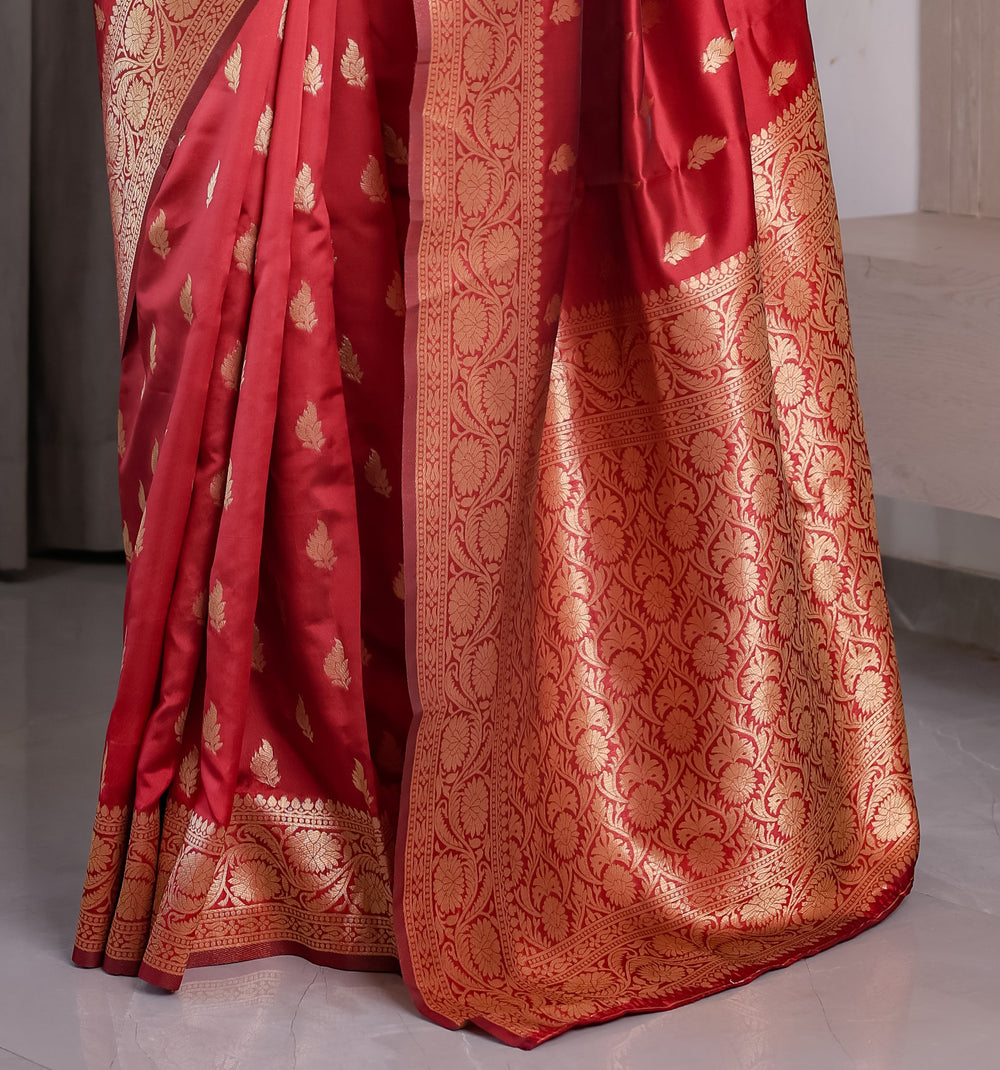 Red Pure Kanjivaram Silk Saree with Gold Zari Weaving & Contrast Blouse | 5.5m Saree + 0.8m Blouse