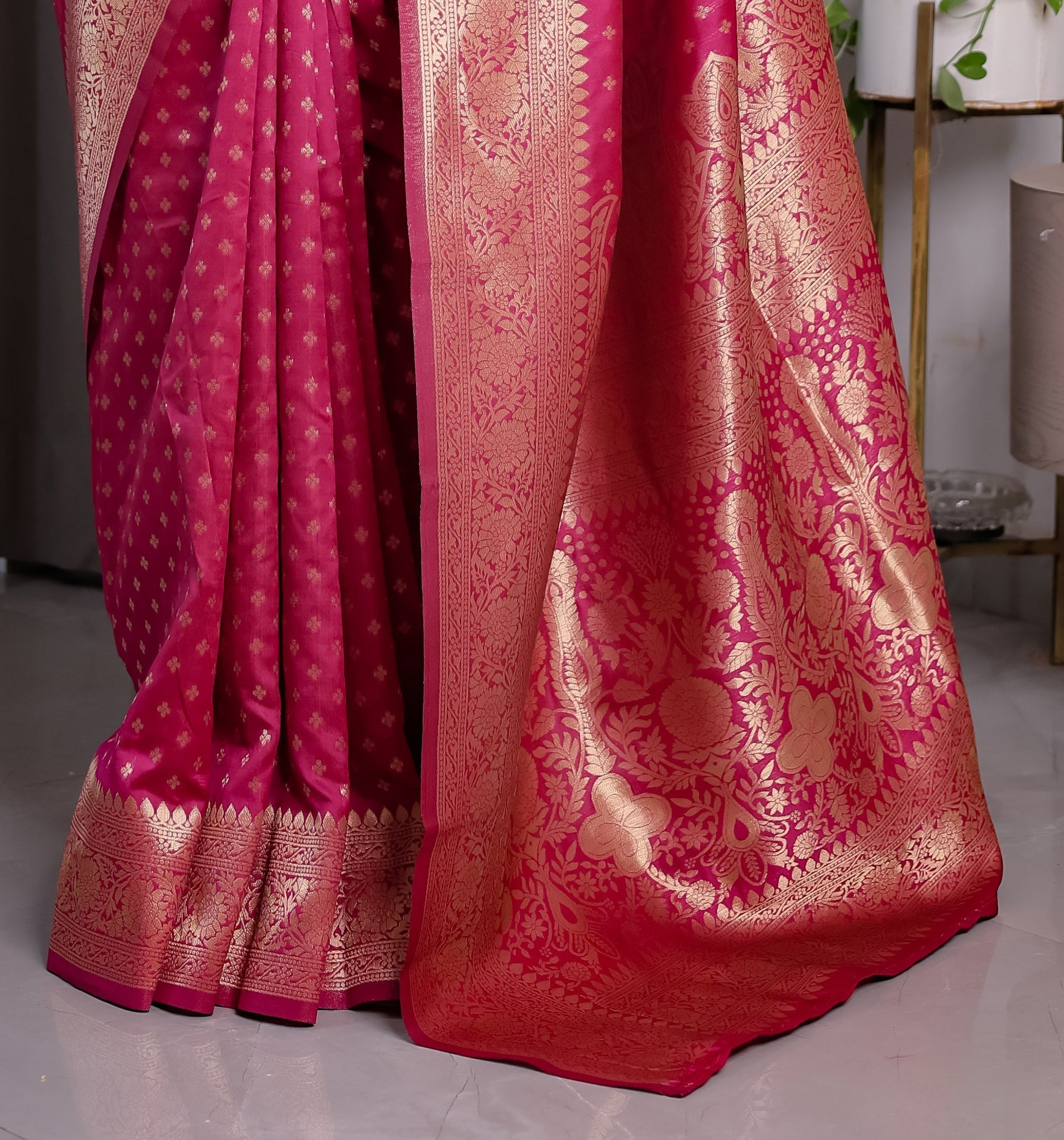 Magenta Pink Pure Kanjivaram Silk Saree with Golden Zari Weaving & Rich Floral Pallu | 5.5m Saree + 0.8m Blouse Piece