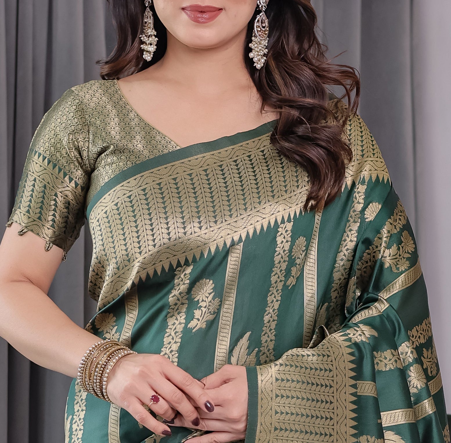 Forest Green Pure Kanjivaram Silk Saree with Gold Striped Floral Pallu & Heavy Zari Border | 5.5m Saree + 0.8m Jacquard Blouse Piece